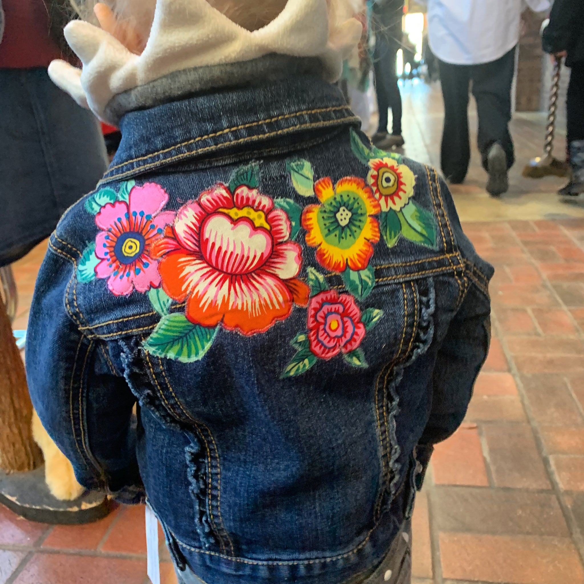 pin🍒|@beverlyrosettex | Dressy casual outfits, Cute jean jacket outfits,  Black denim jacket outfit